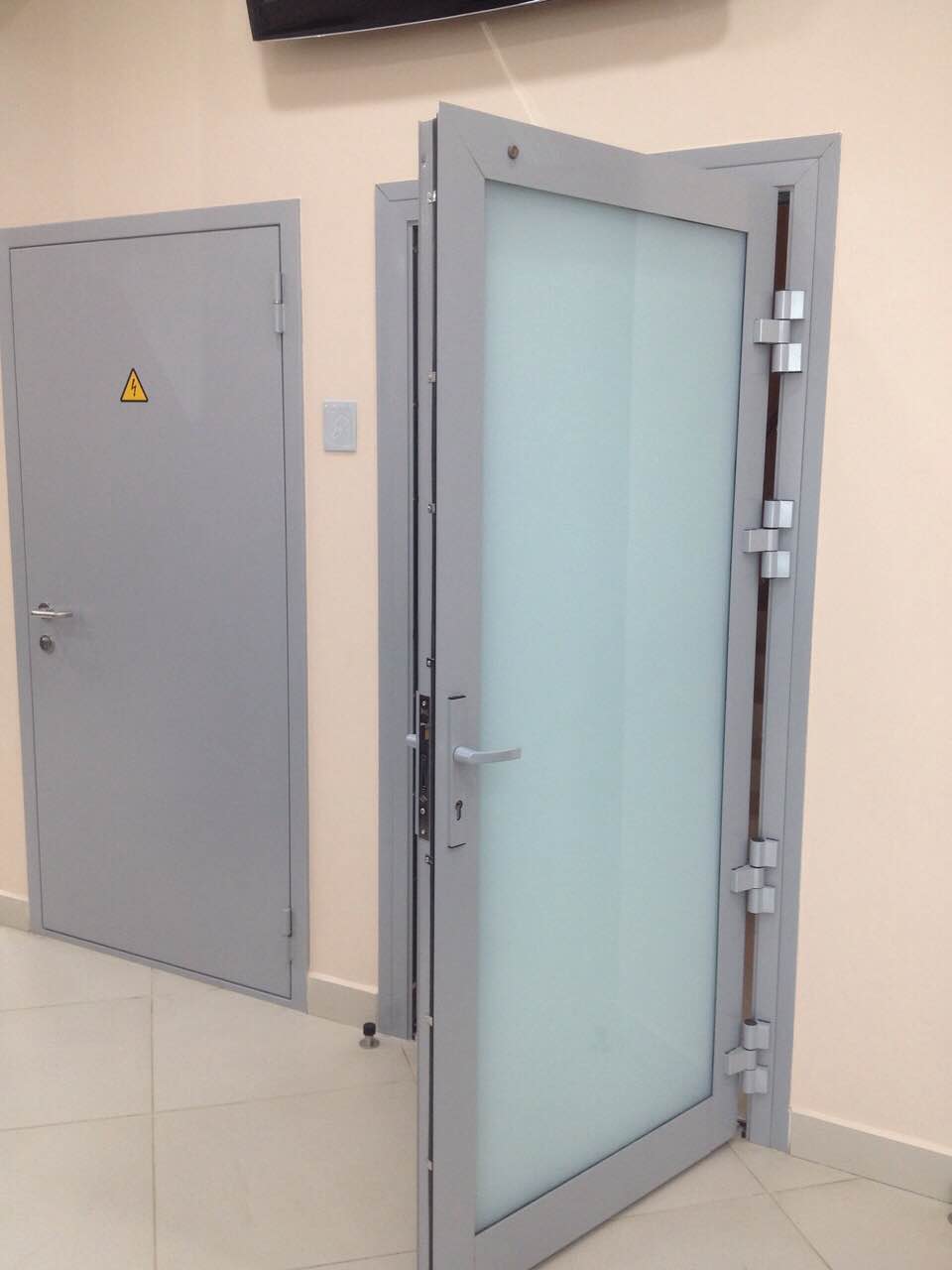 Алюминиевая дверь 1400×2000 мм. GFTD16208 Алюминиевая дверь 1400×2000 мм. GFTD16208